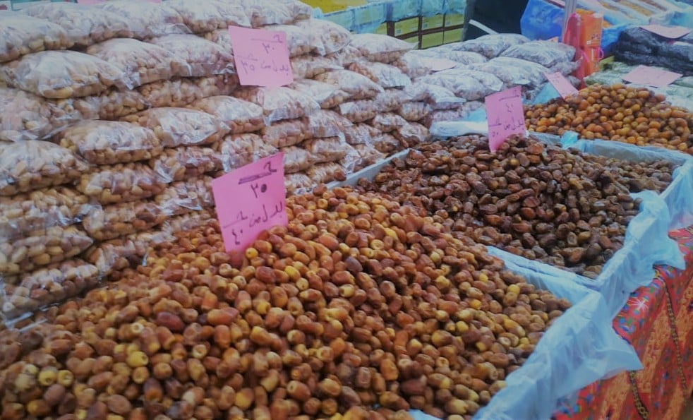 البلح السيوي يزين محلات مطروح (2)