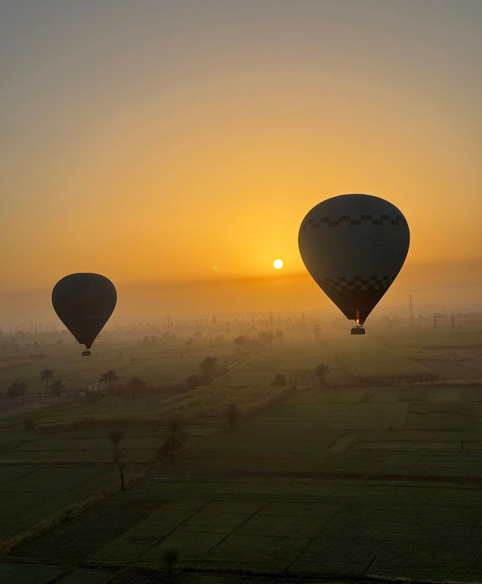 جانب من تحليق الرحلات وقت الشروق جانب من تحليق الرحلات وقت الشروق