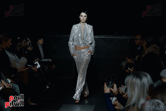 بلمسات من الجمال أحدث الأزياء