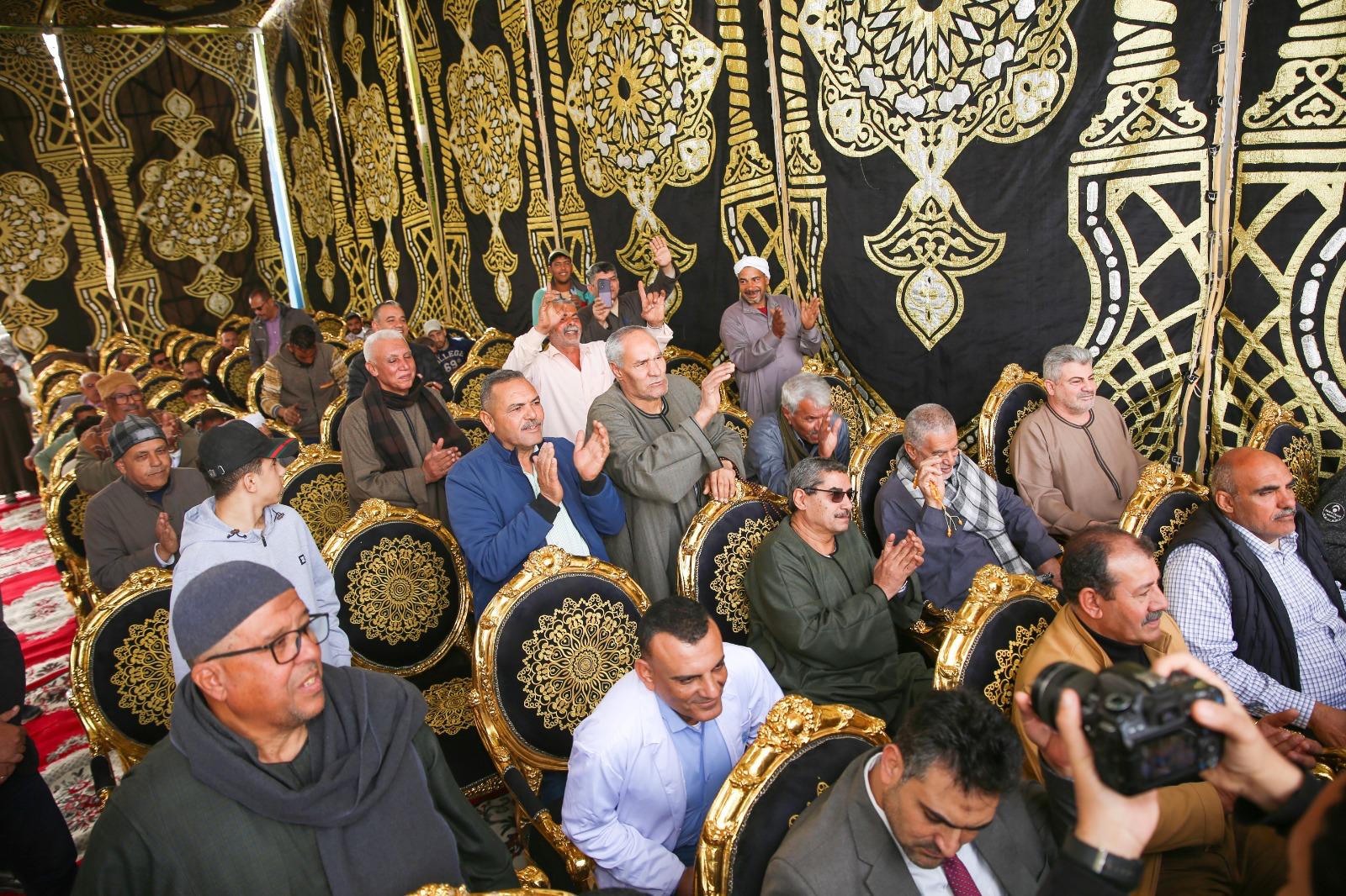 الحضور منن الأهالي الحضور منن الأهالي