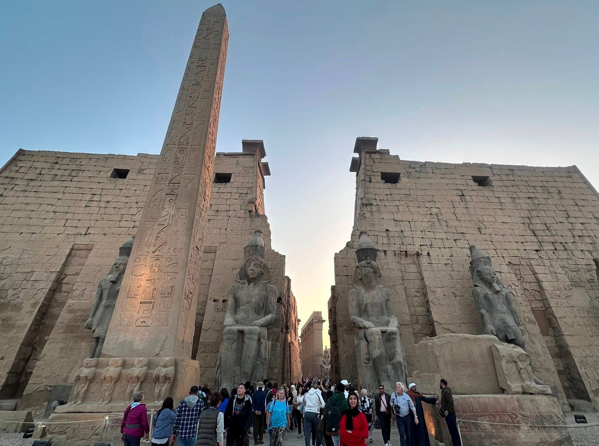 جانب من التوافد السياحي فى قلب معبد الأقصر