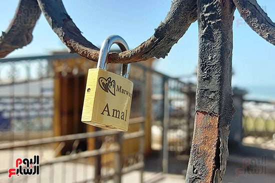 أقفال جديدة بعد ازالة القديمه أقفال جديدة بعد ازالة القديمه