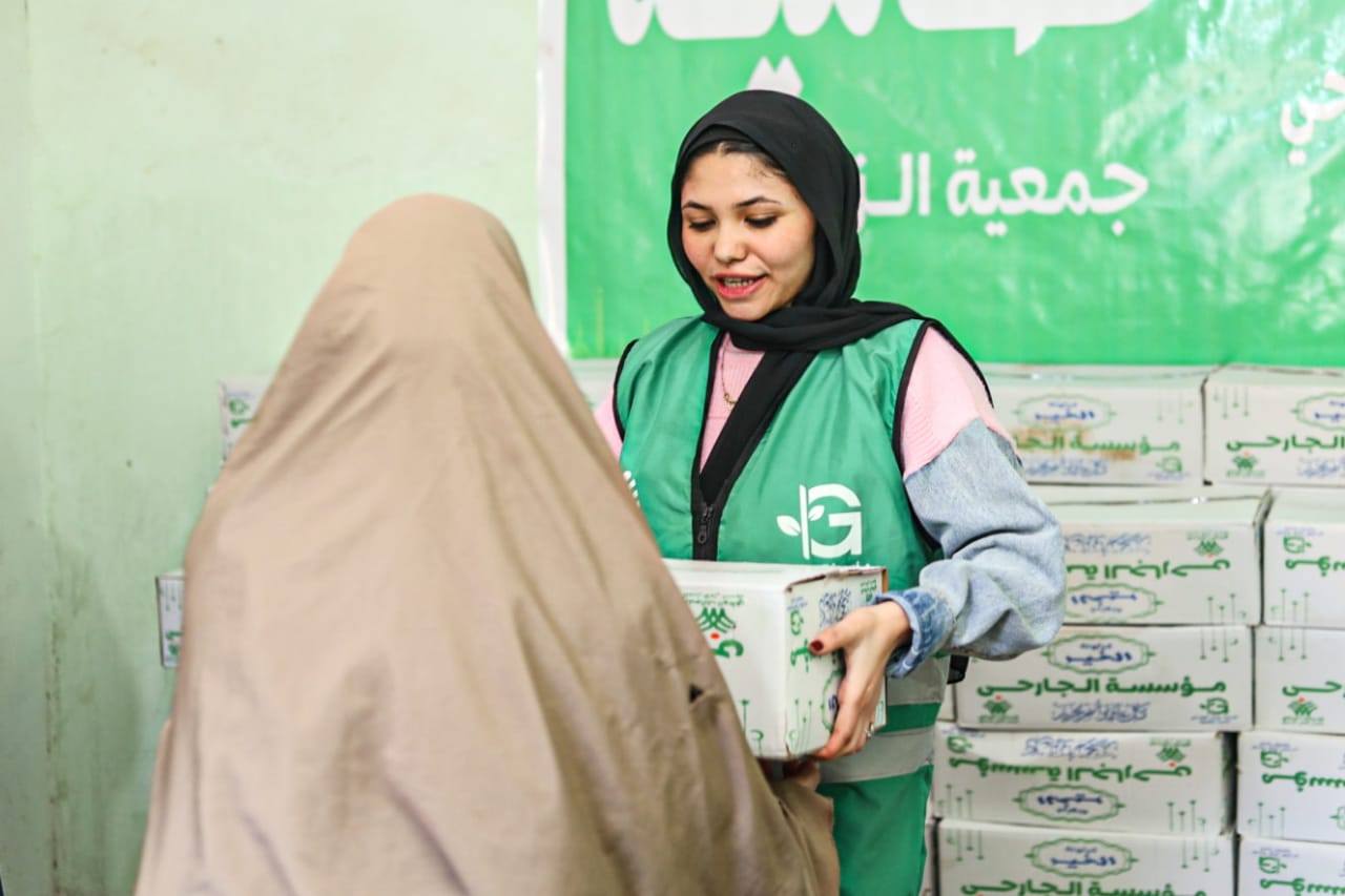 مؤسسة الجارحي عضو التحالف الوطني للعمل تواصل توزيع المساعدات الغذائية بمحافظة الفيوم (3)