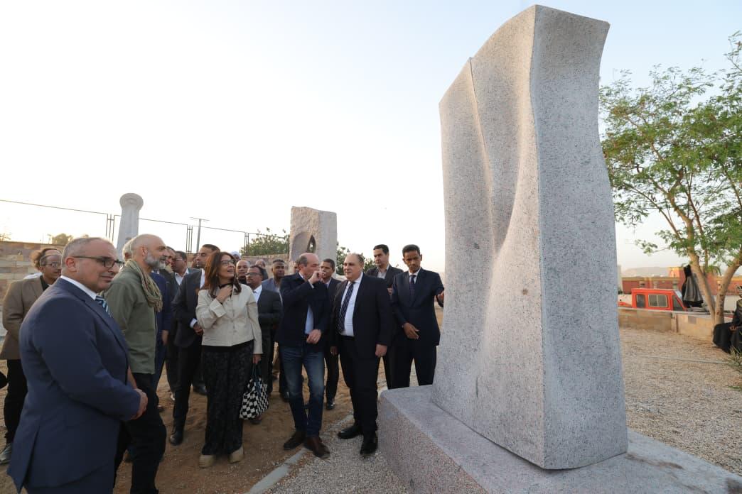 خلال زيارة وزيرة الثقافه (1)