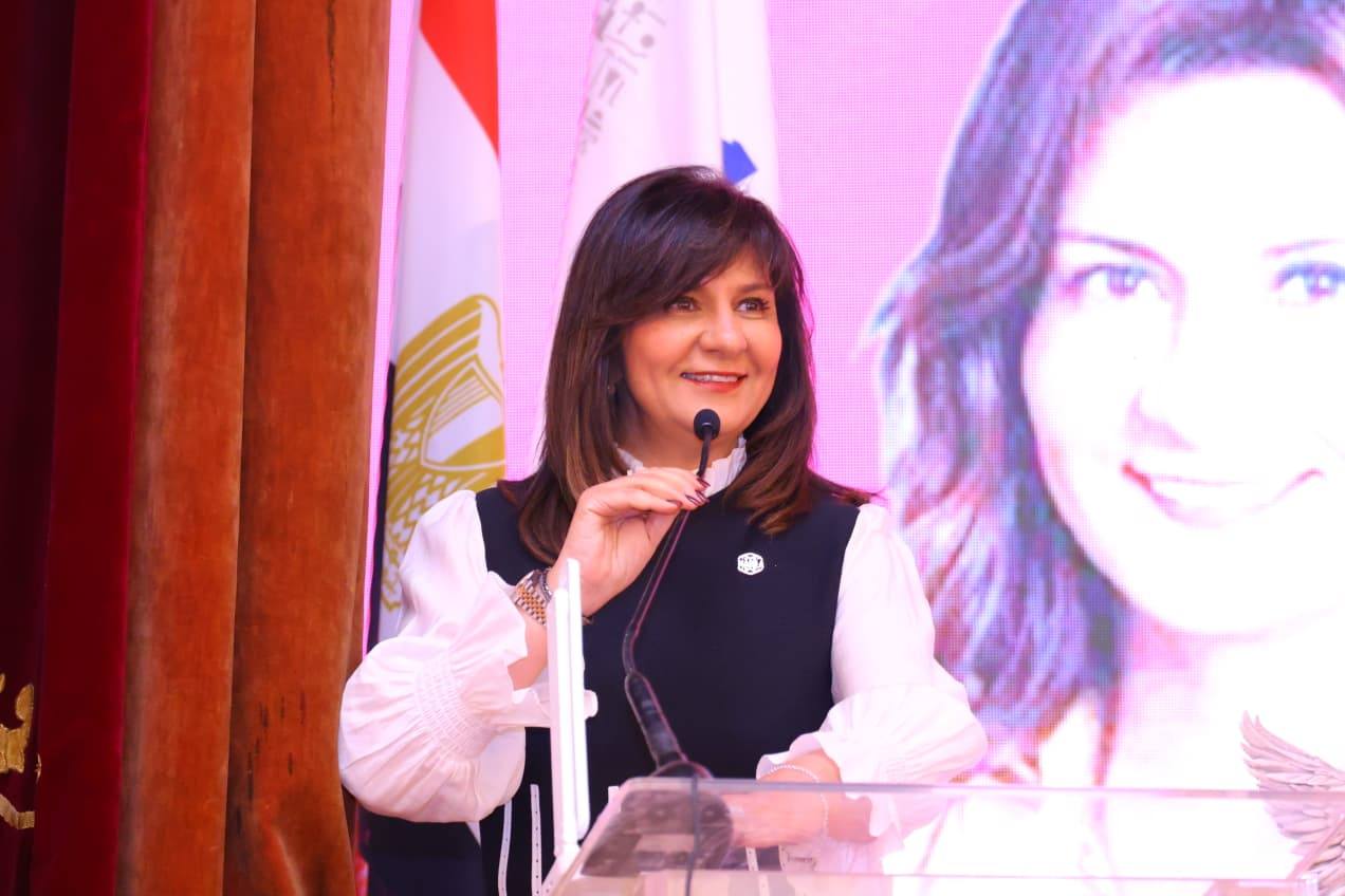السفيرة نبيلة مكرم السفيرة نبيلة مكرم