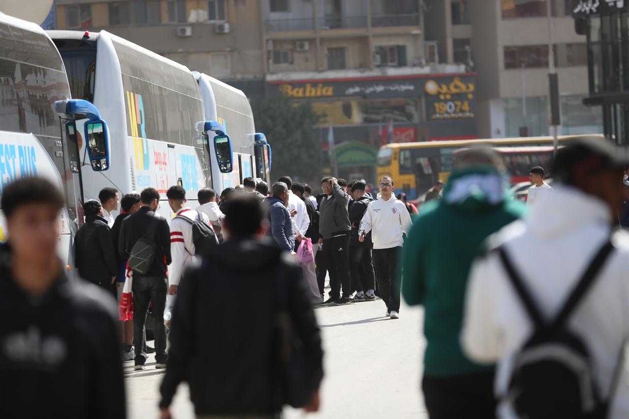 جماهير الزمالك أمام مقر النادي