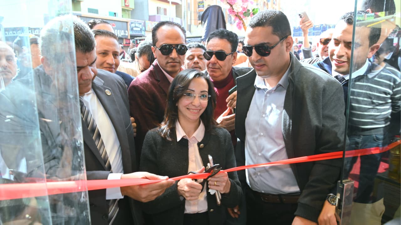 محافظ البحيرة تفتتح منفذ مستقبل مصر بالمحمودية