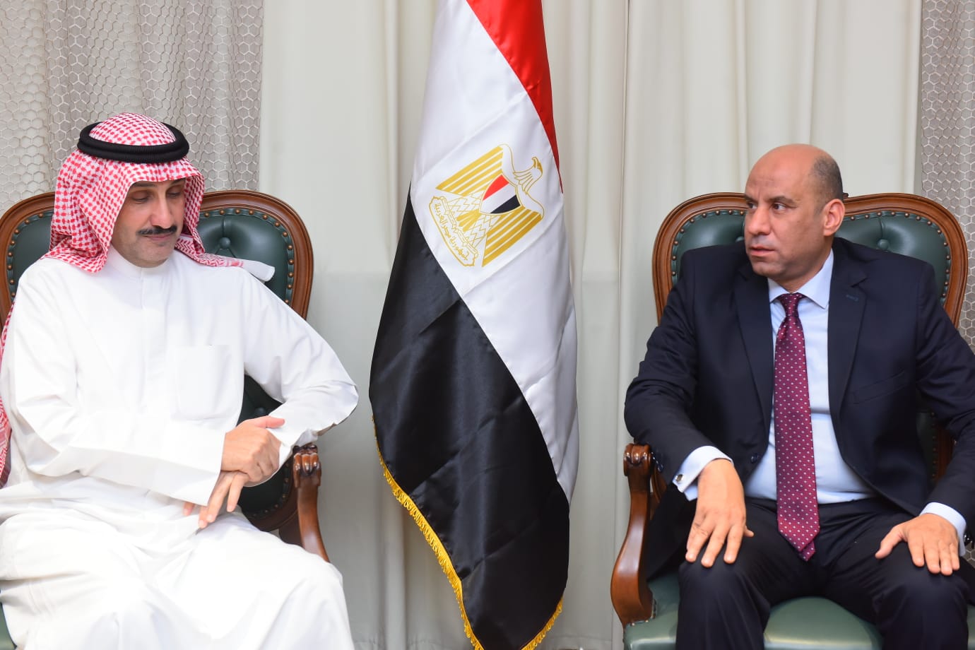 وزير العمل حسن رداد والمدير العام لمنظمة العمل العربية خلال اللقاء 