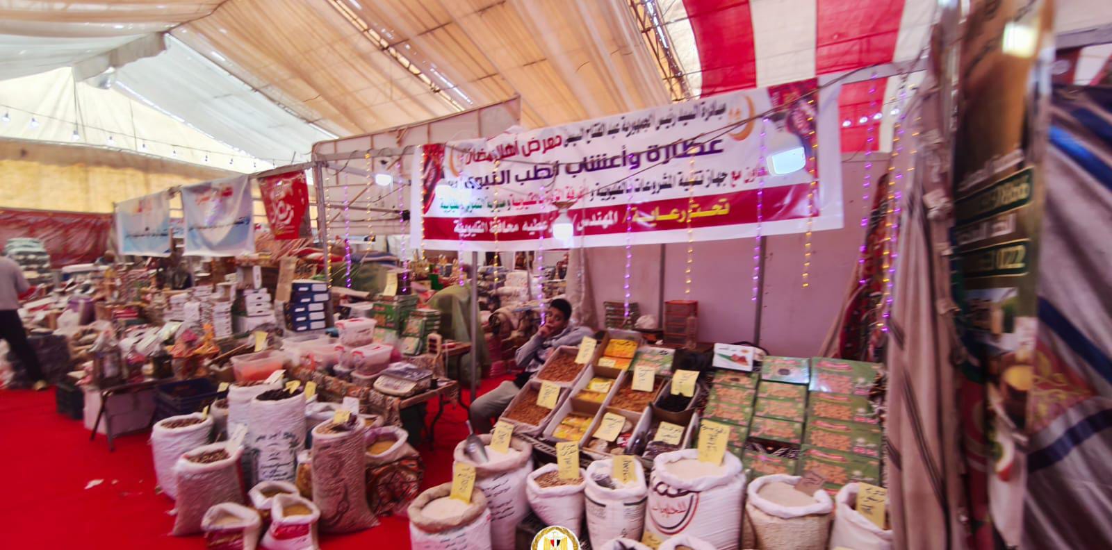 إقبال كبير على معارض أهلا رمضان في القليوبية (8)