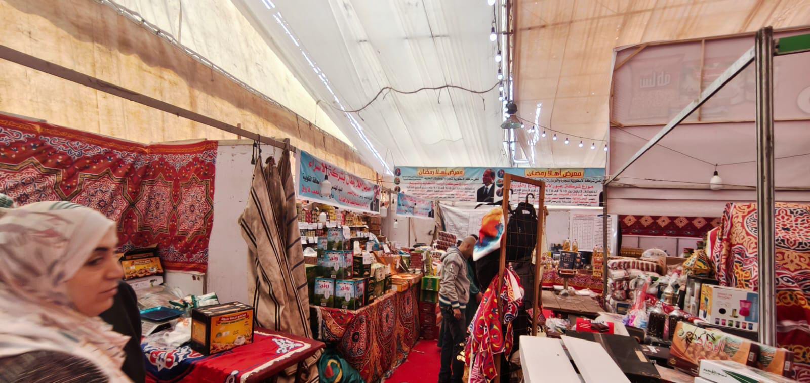 إقبال كبير على معارض أهلا رمضان في القليوبية (1)