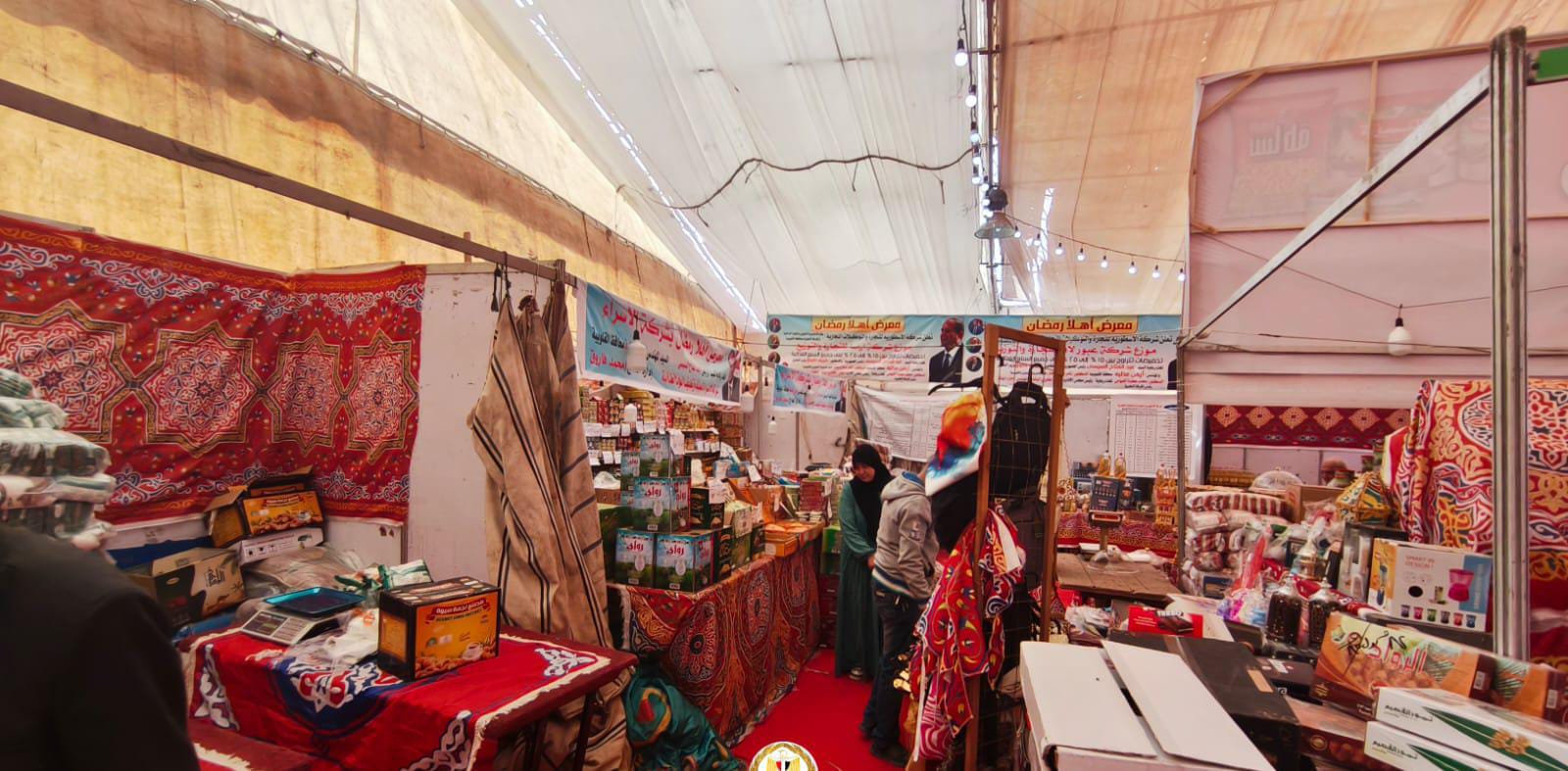 إقبال كبير على معارض أهلا رمضان في القليوبية (7)