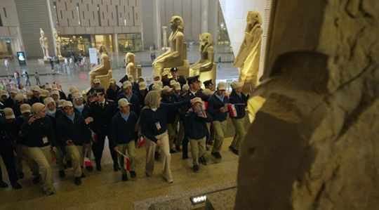 الداخلية تصطحب شباب المناطق الحضارية في رحلة للمتحف (19)