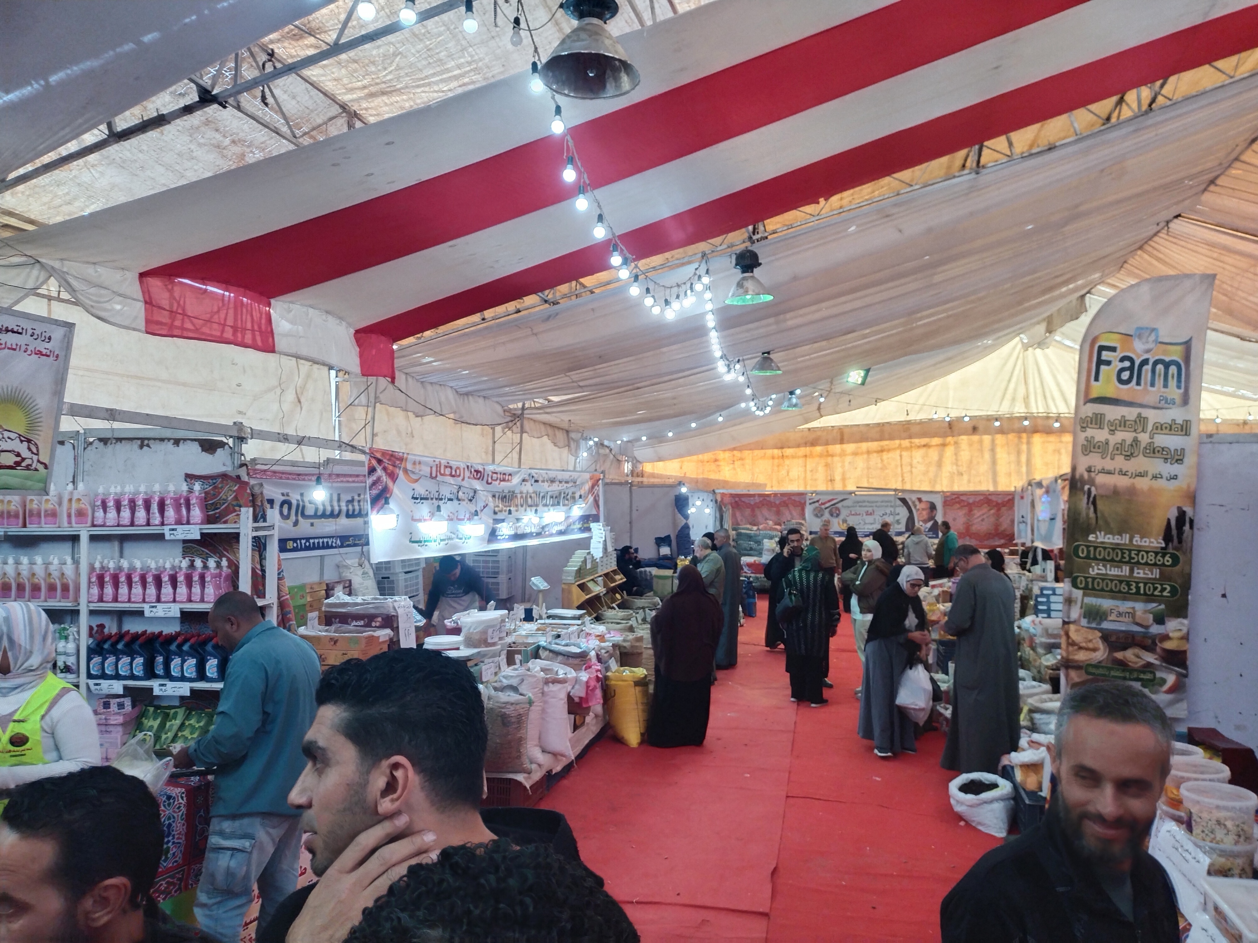 إقبال كبير على معارض أهلا رمضان في القليوبية (6)