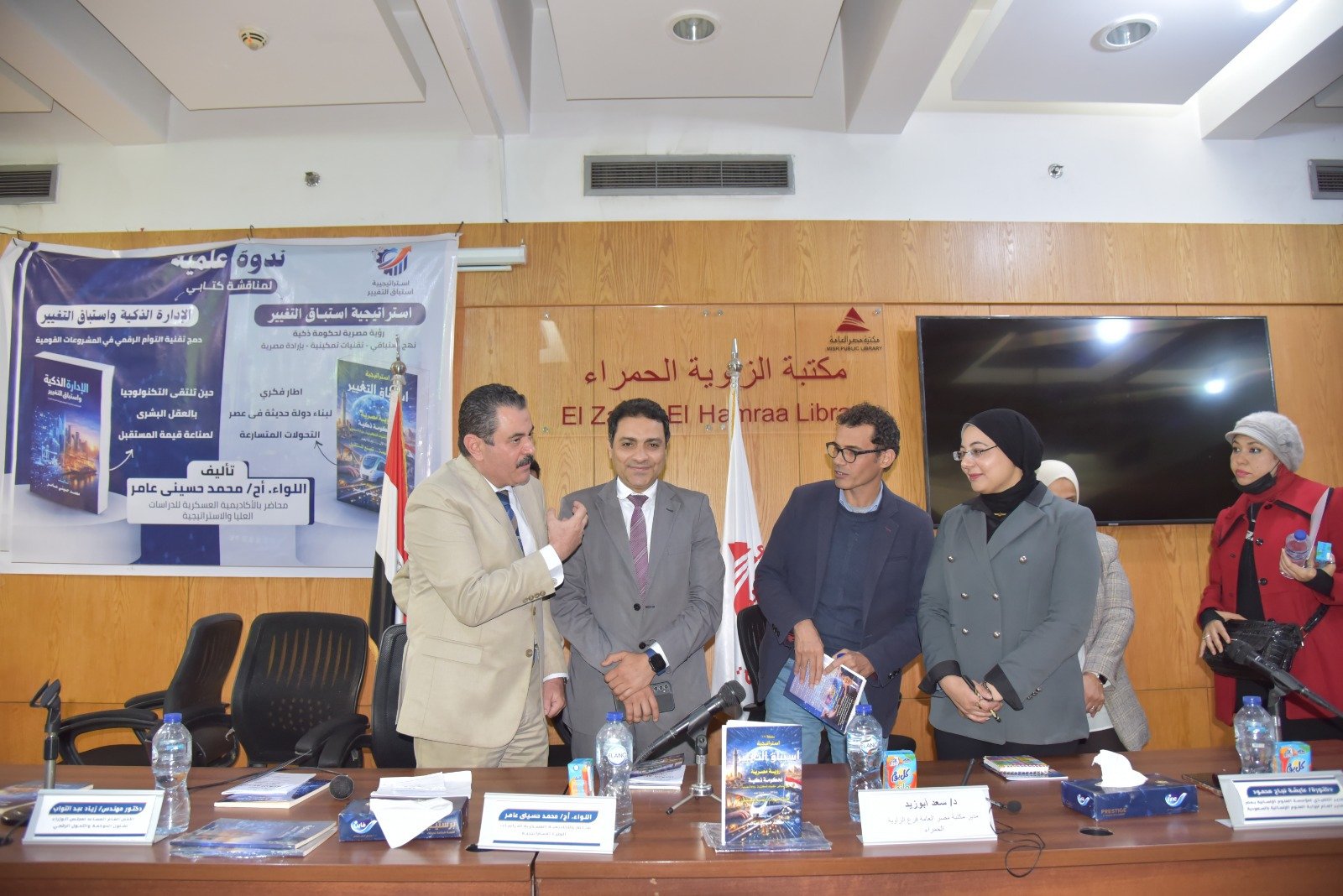 صورة مع  المؤلف محمد حسيني عامر