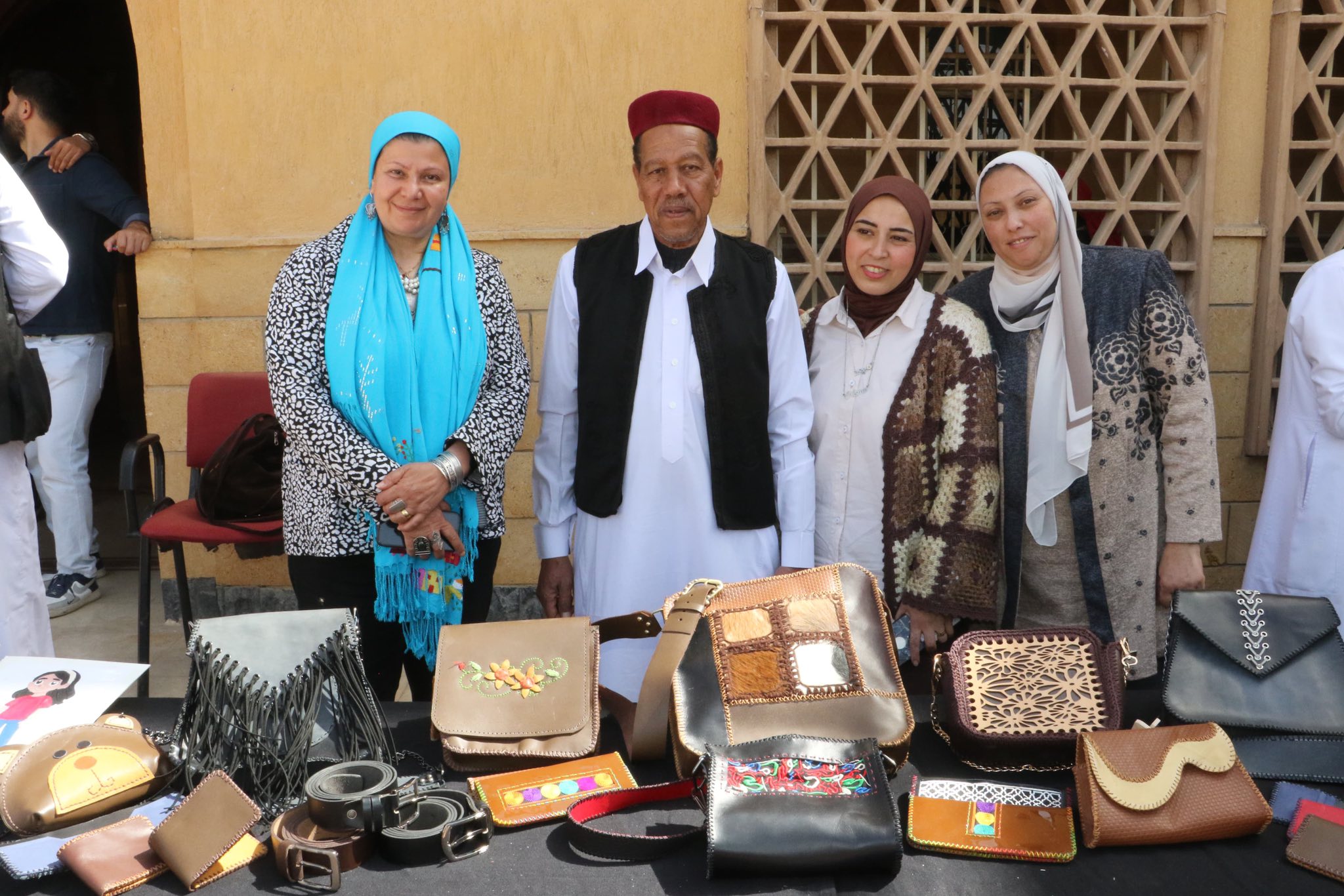 منتجات يدوية مبهجة لشباب وفتيات المحافظات الحدودية فى الملتقى