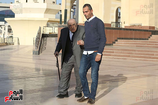 الدكتور مصطفى الفقى خلال جنازة الوزير مفيد شهاب الدكتور مصطفى الفقى خلال جنازة الوزير مفيد شهاب