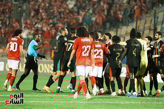 احتكاكات بين الفريقين