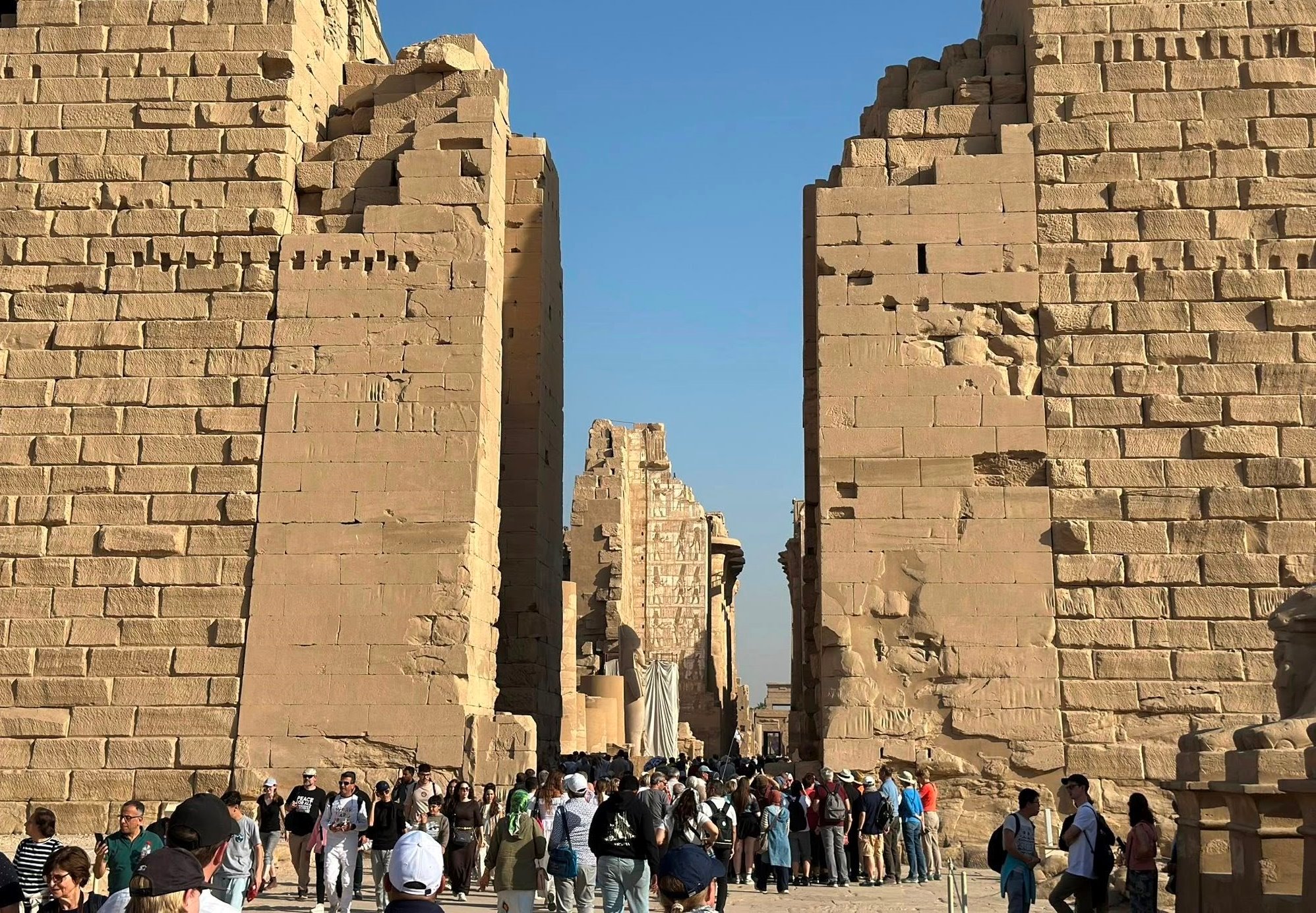 الزيارات السياحية والإقبال مستمرة من دول أوروبا وآسيا والأمريكتين