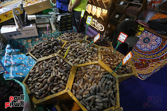 البلح اساسي على السفرة