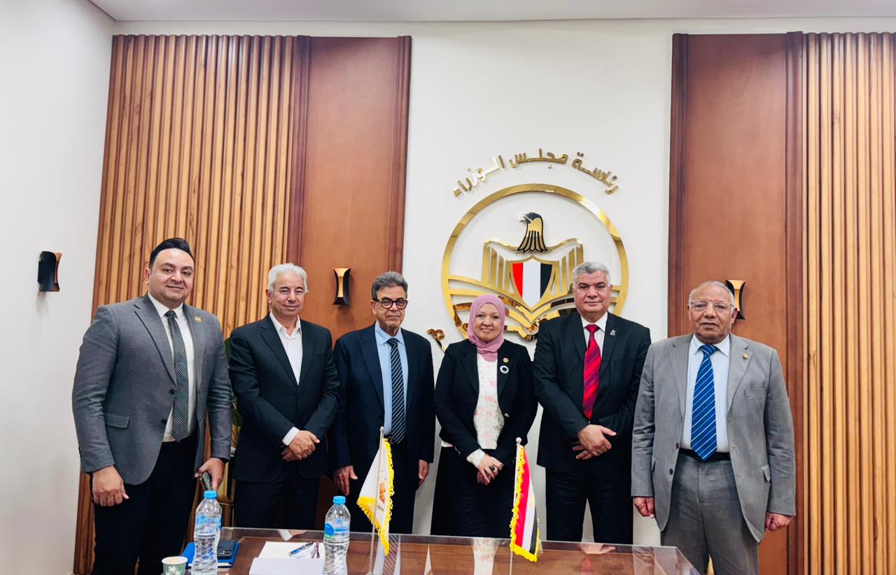 تعاون بين صندوق تطوير التعليم ونقابة البيطريين لوضع برامج جامعة الغذاء الجديدة