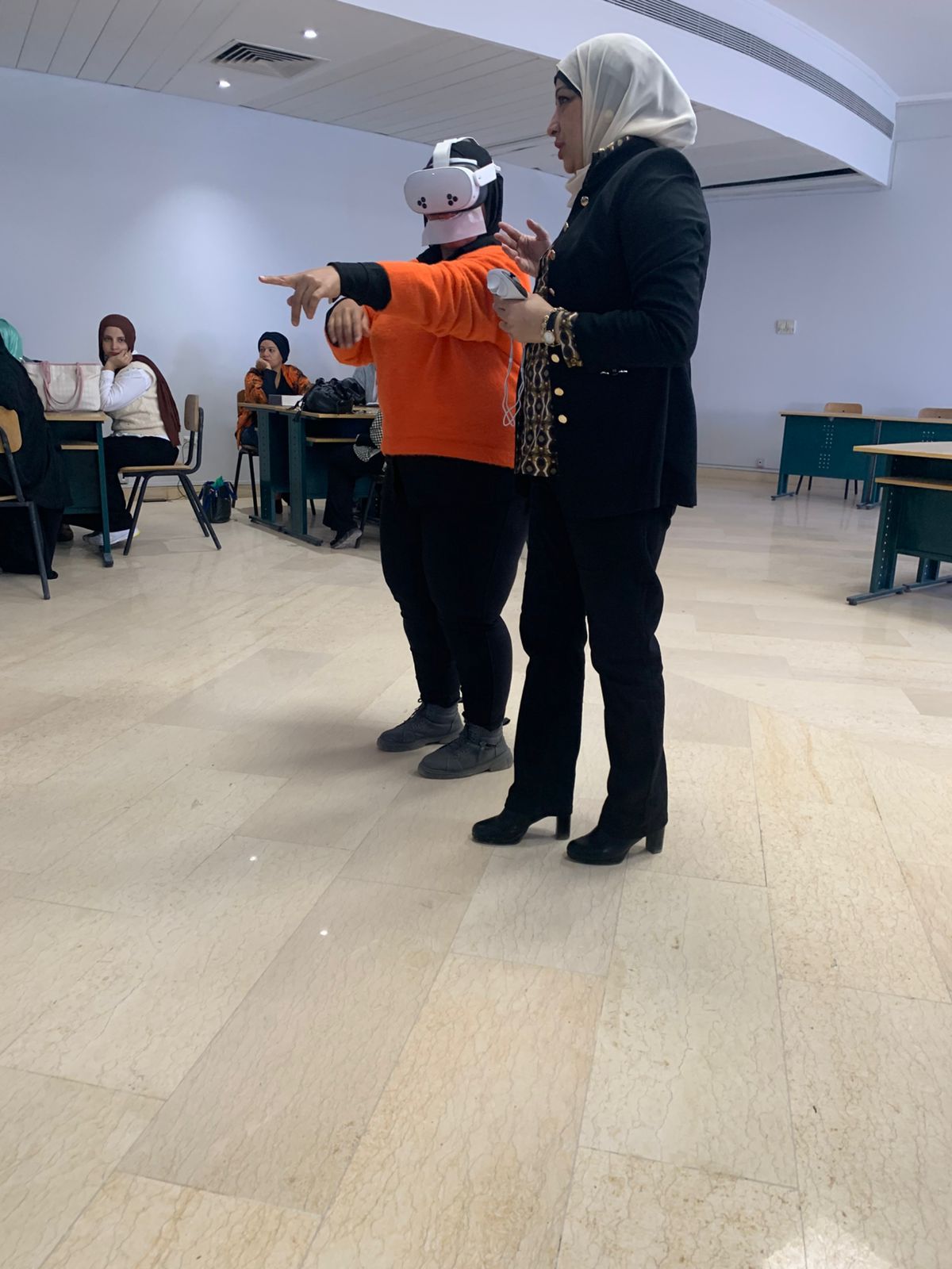 تدريب 110 معلمات بروضات جيل ألفا على تقنيات الواقع الافتراضى