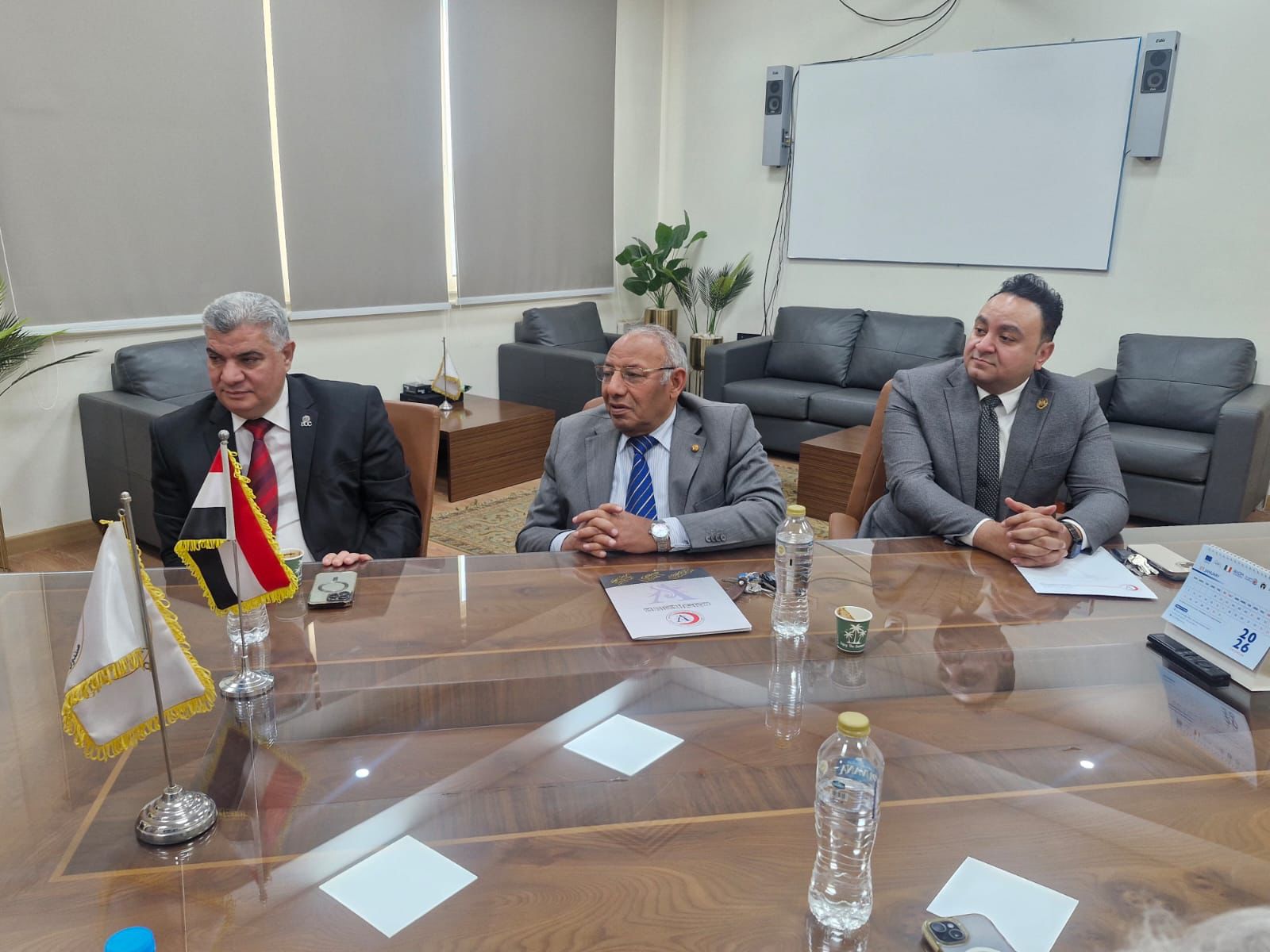 بحث الأطر التنظيمية والبرامج الدراسية لجامعة الغذاء