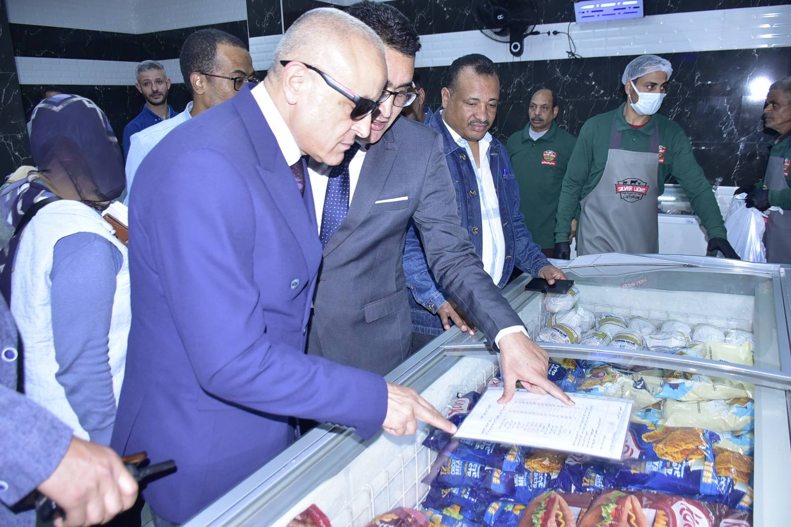 محافظ الأقصر يفتتح معرض للسلع الغذائية استعدادًا لشهر رمضان