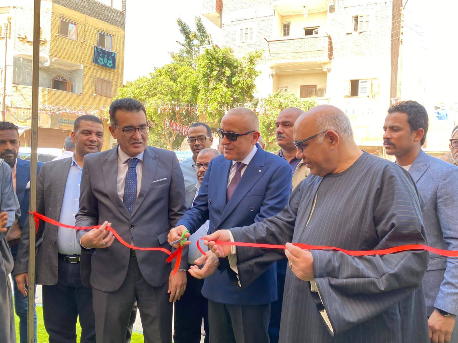 محافظ الأقصر يفتتح معارض أهلاً رمضان بمركز إسنا لتوفير السلع بأسعار مخفضة محافظ الأقصر يفتتح معارض أهلاً رمضان بمركز إسنا لتوفير السلع بأسعار مخفضة