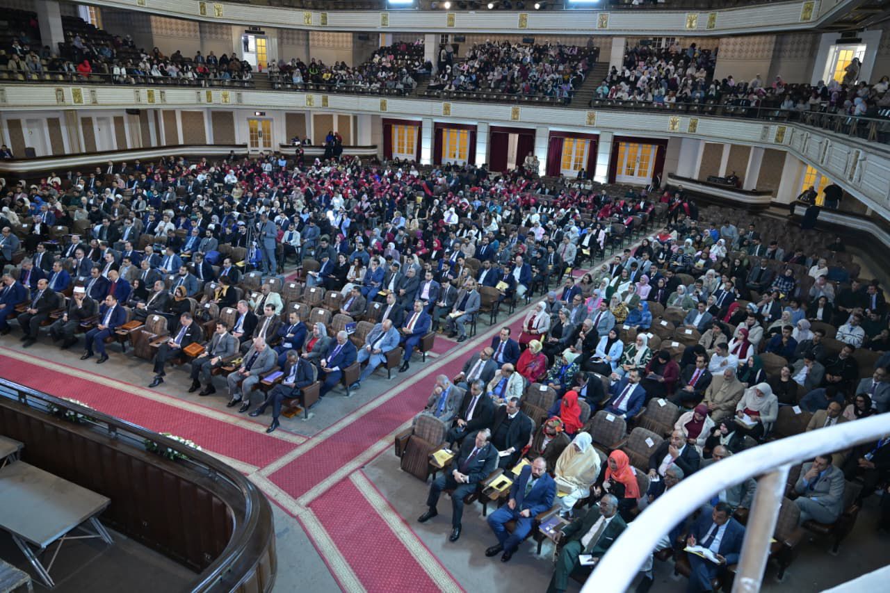 مؤتمر التحكيم في عقود الاستثمار بجامعة القاهرة