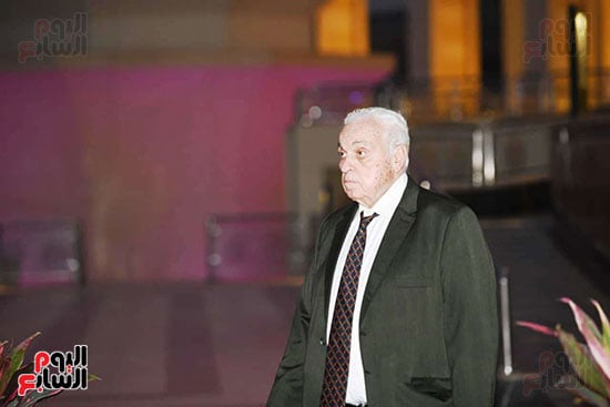 أسرة الراحل الدكتور مفيد شهاب تستقبل المعزين بمسجد المشير طنطاوى (15)