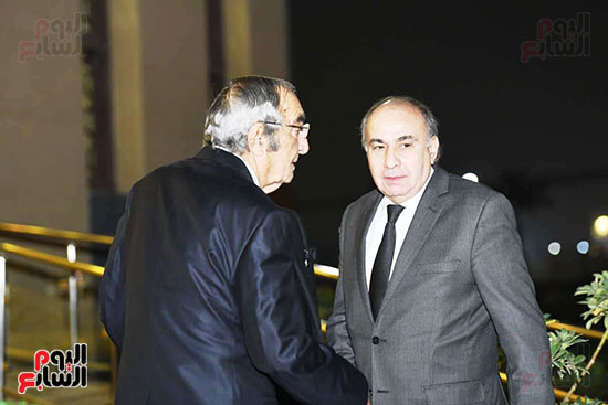 زكريا عزمى فى عزاء الدكتور مفيد شهاب زكريا عزمى فى عزاء الدكتور مفيد شهاب