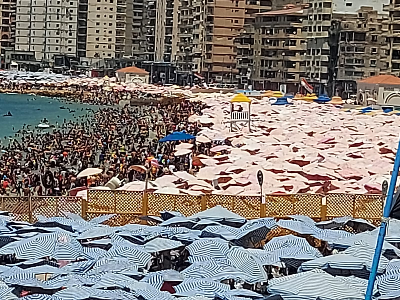 زخام كبير على الشواطئ 4 زخام كبير على الشواطئ 4