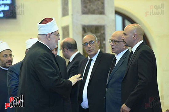 وفد من الأزهر سامح شكرى يؤدى واجب العزاء وفد من الأزهر سامح شكرى يؤدى واجب العزاء