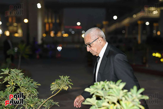 أسرة الراحل الدكتور مفيد شهاب تستقبل المعزين بمسجد المشير طنطاوى (12)