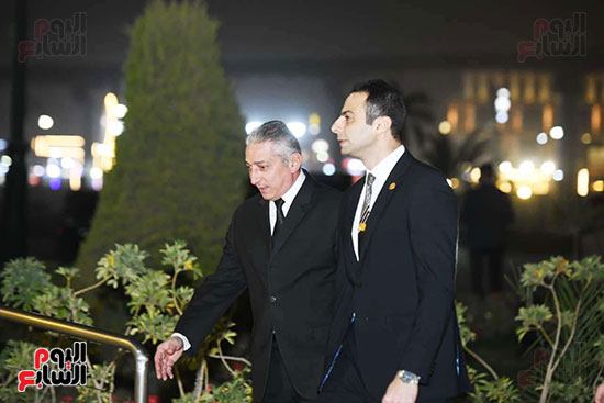 أسرة الراحل الدكتور مفيد شهاب تستقبل المعزين بمسجد المشير طنطاوى (19)