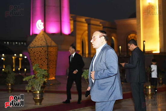 أسرة الراحل الدكتور مفيد شهاب تستقبل المعزين بمسجد المشير طنطاوى (11)