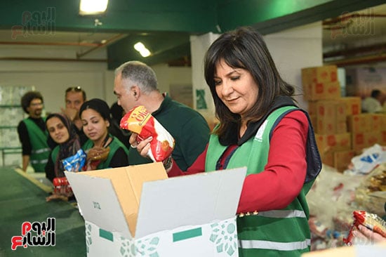 تعبئة كراتين رمضان (27)