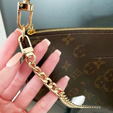 حقائب بالسلاسل المعدنية