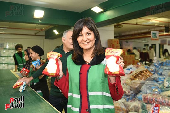 تعبئة كراتين رمضان (28)