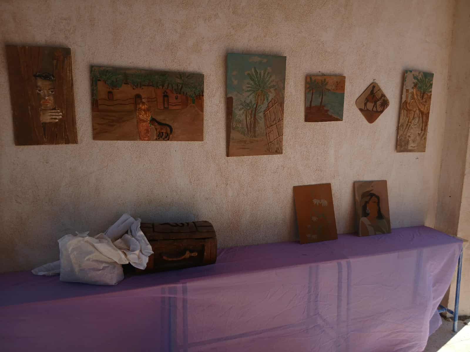 تحويل المخلفات والتراب إلى أيقونات فنية وديكورات إبداعية بالوادى الجديد (12)