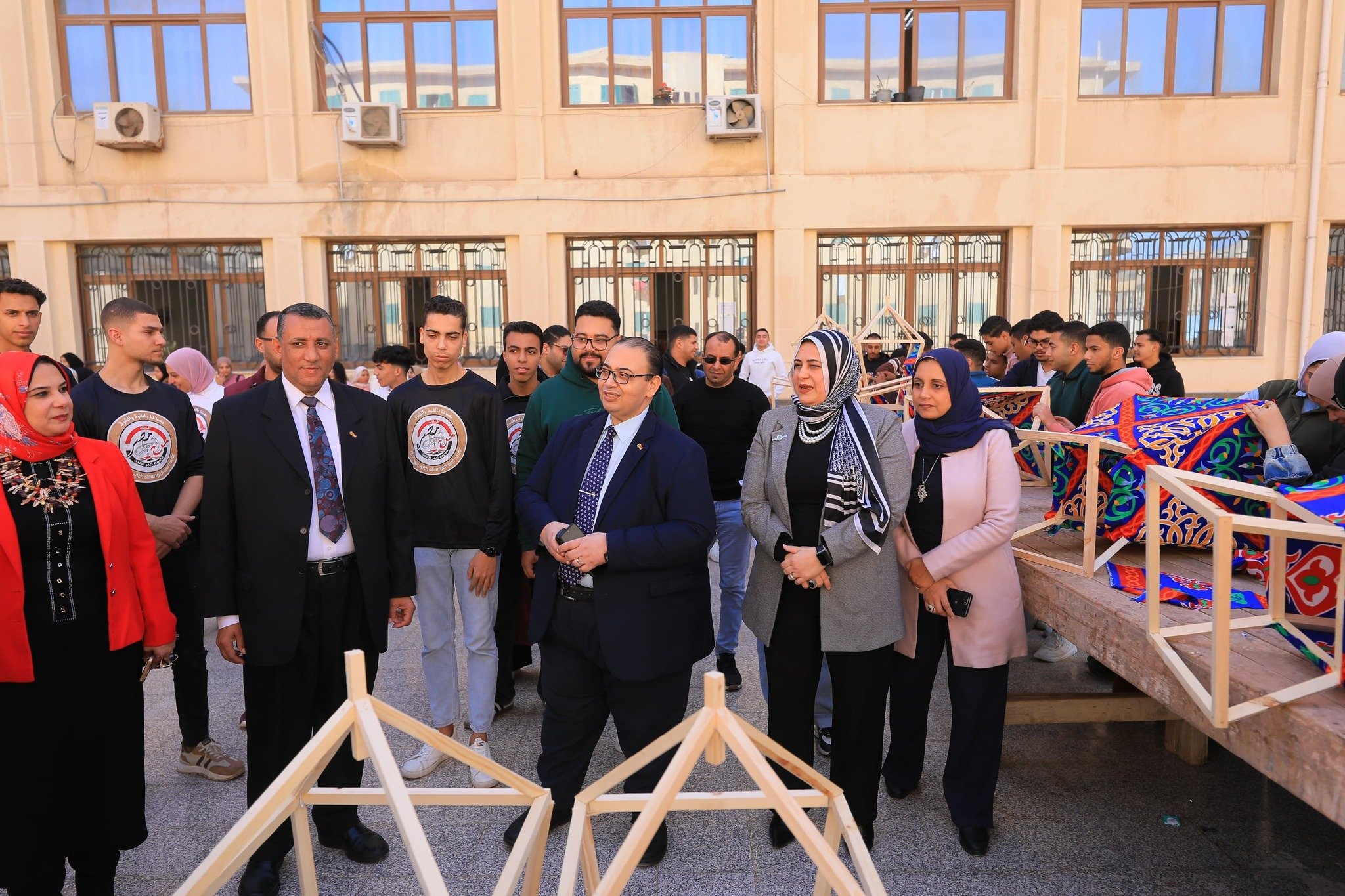 ورشة لصناعة الفوانيس بتربية كفر الشيخ