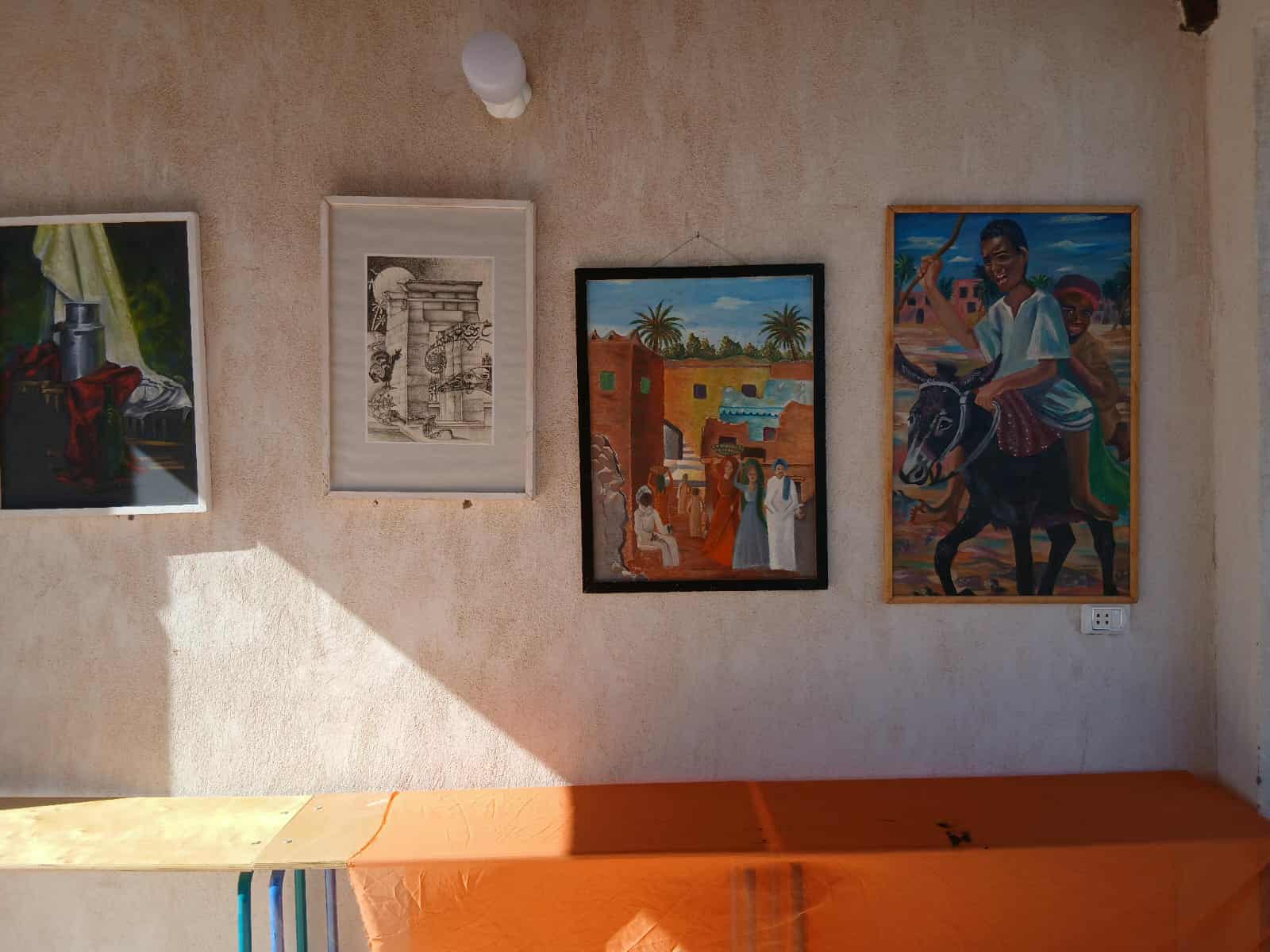 تحويل المخلفات والتراب إلى أيقونات فنية وديكورات إبداعية بالوادى الجديد (18)