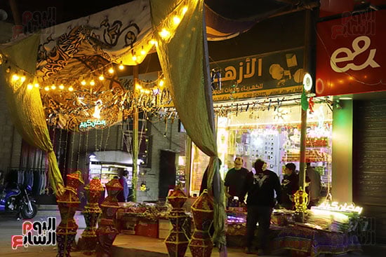 عطارة مزينة بالفوانيس