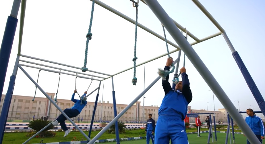 معايشة بين طلاب الجامعات ورفاق الزي الميري (2)