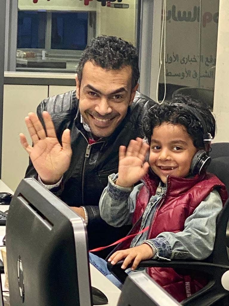 الزميل الراحل محمود نصر وابنه آدم