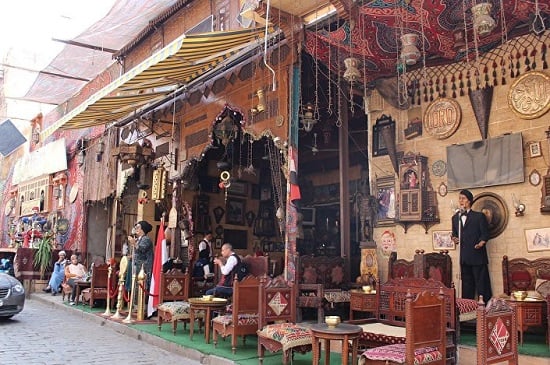 مقاهي الحسين وزينة رمضان