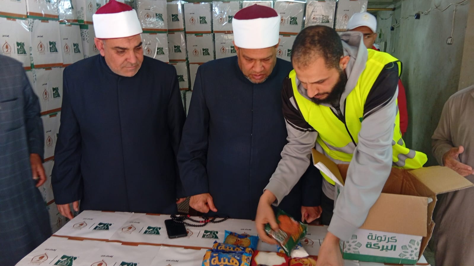 الأوقاف ومصر الخير توزعان 100 ألف كرتونة غذائية بمناسبة شهر رمضان بمحافظات الجمهورية (15)