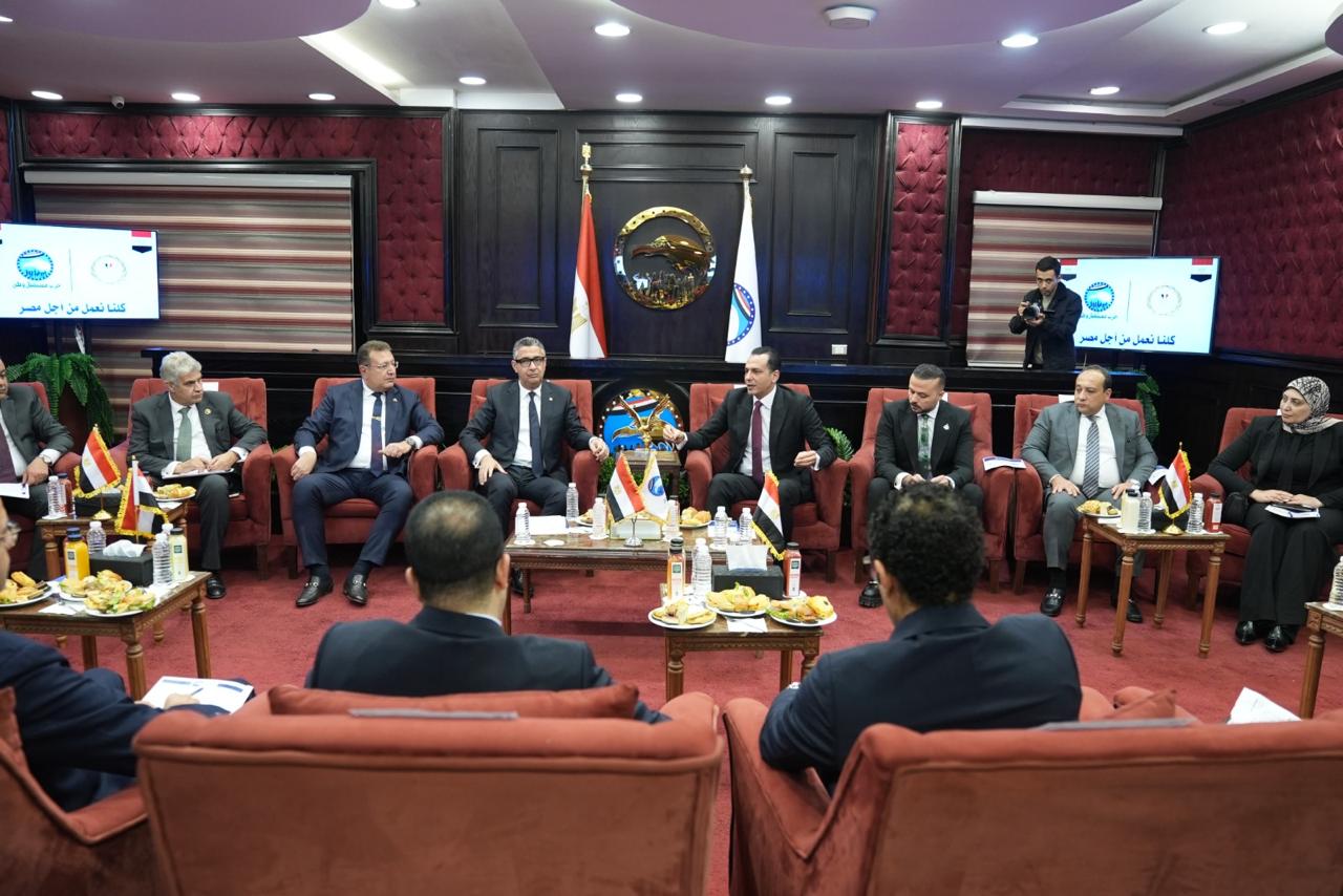 “مستقبل وطن” يستضيف وزير التموين والتجارة الداخلية (6)