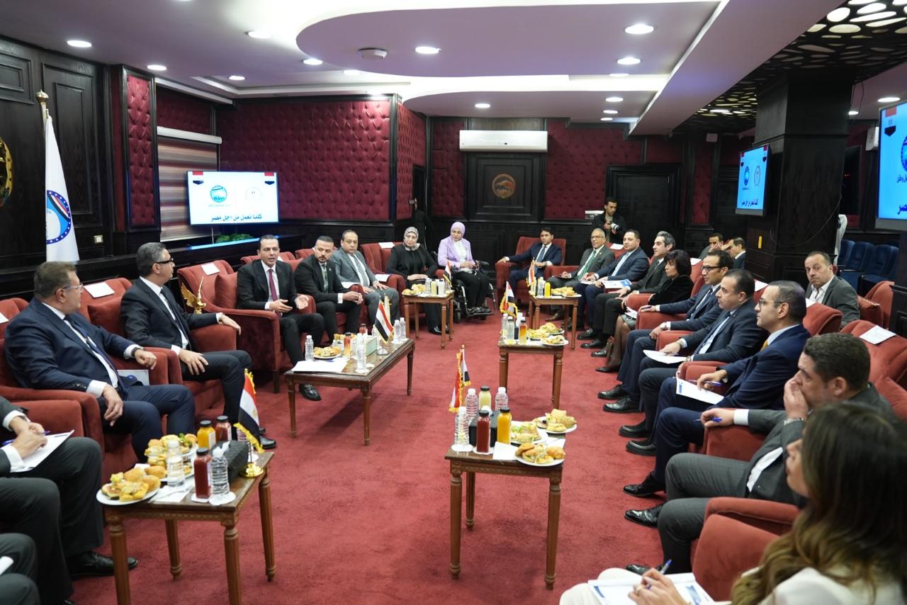 “مستقبل وطن” يستضيف وزير التموين والتجارة الداخلية (4)
