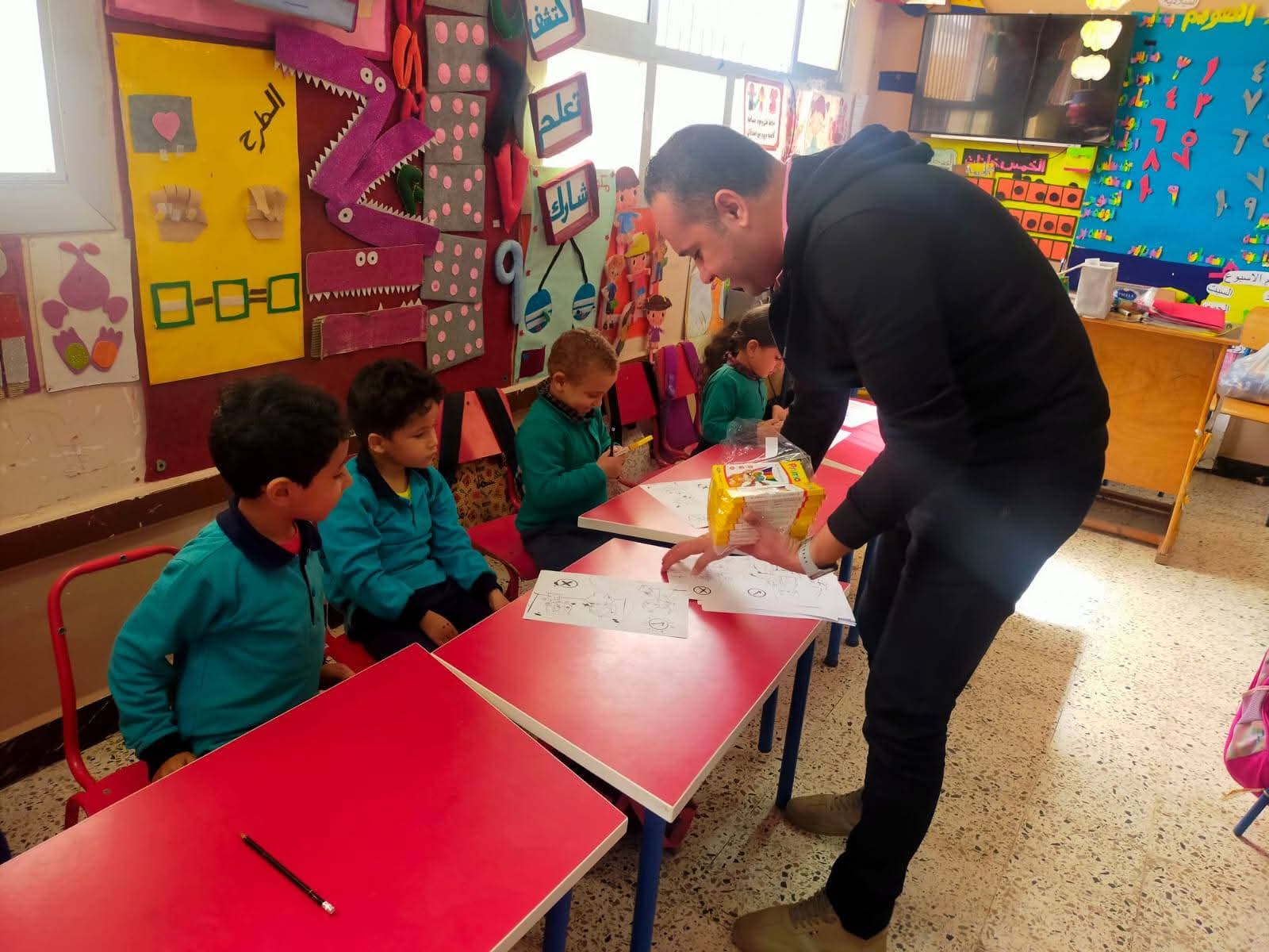 طلاب المدارس اثناء الاستمتاع